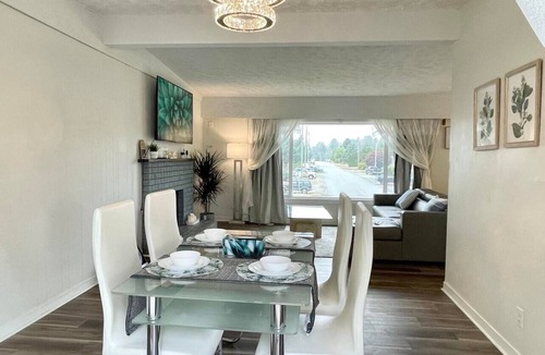 Hatzic House | Lovely 3-bedroom upper rental unit