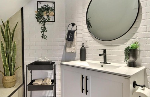 Quartier 5-4 Apartment | Lovely Boho Spa Sauna AC and Free Parking