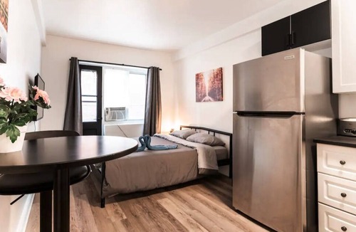 Mile End Apartment | Lovely Brand New Studio w/AC & Balcony