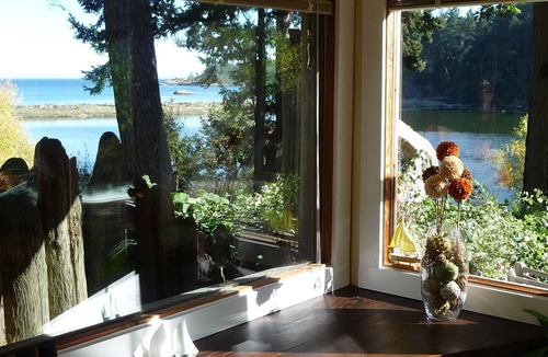 Metchosin Cottage | Lovely Private Waterfront Cottage