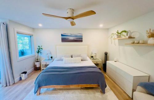 Regional District of Nanaimo Apartment | Low Tide Suite - Modern, Oceanside Suite with King Bed, Resort Pool & Hot Tub