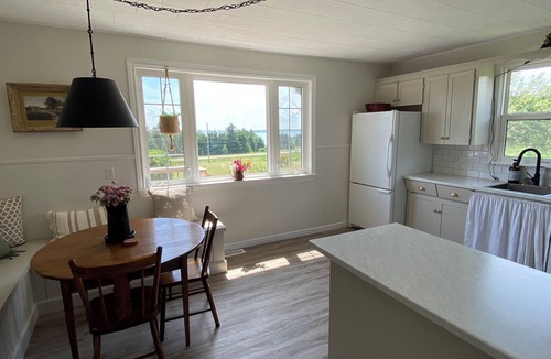 Souris House | Lower Bay Cottages/Surrounded by beautiful Canadian beaches!