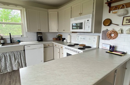 Souris House | Lower Bay Cottages/Surrounded by beautiful Canadian beaches!