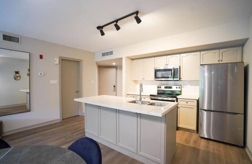 Oro-Medonte Apartment | Lower Level LuxSuite - 1min Walk from Heated Pool!