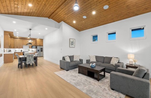 Kamloops House | Luxury Lake House - Nicola Lake