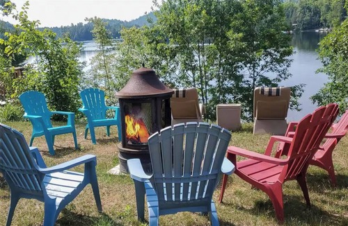 Val-des-Monts Cottage | Luminaire on Lac McGregor