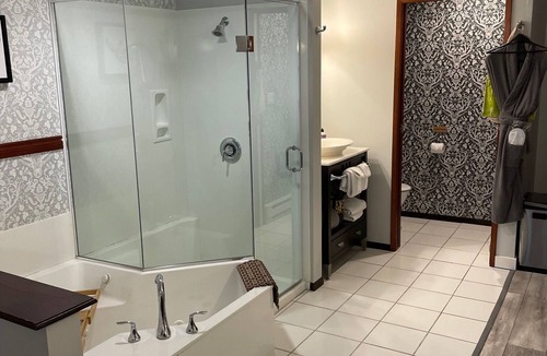 Tofino Hotel | Lunar Cove Inn