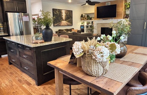 Langford House | LUX 4 Bedroom, 2 Bath Modern Farmhouse - Bear Mountain, Victoria, BC - Sleeps 8