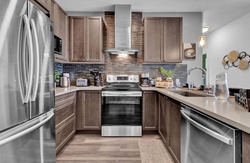 Southwest Edmonton Apartment | Lux Condo | 2 BR | AC | Balcony Wt BBQ