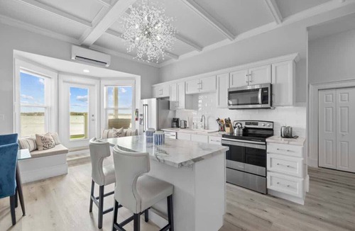 Queens Square Condo | LUX Waterfront 2 Bedroom Condo Downtown Ch'town