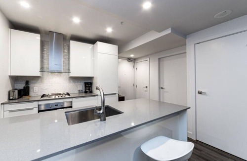 Davie Village Apartment | Luxe 1BR Apt with Skyline Views near Robson Street