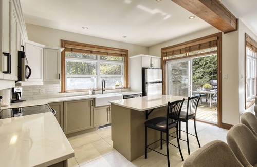 Mont-Tremblant Ski Chalet | Luxe Chalet with Hot Tub on the Golf course!