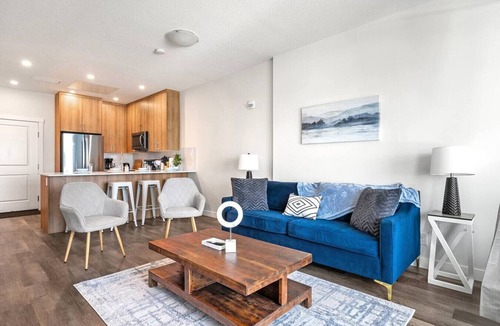 Connaught Apartment | Luxe Downtown Condo Penthouse W/2 Free Parking!