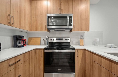 Connaught Apartment | Luxe Downtown Getaway W/2 Free Parking!