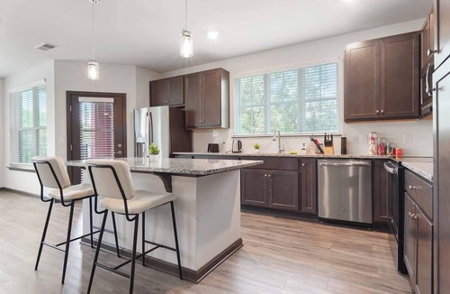 North Raleigh Apartment | Luxe King 3BR Suite in North Raleigh!