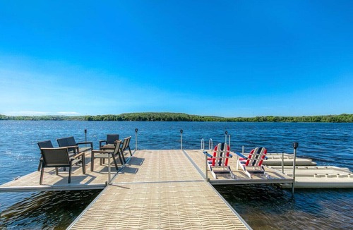 Sudbury House | Luxe Lake Front | Sauna | Pool Table | FirePit