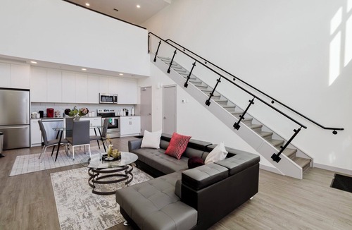 Northeast Edmonton Apartment | Luxe Loft, King bed, 10 mins from Dt