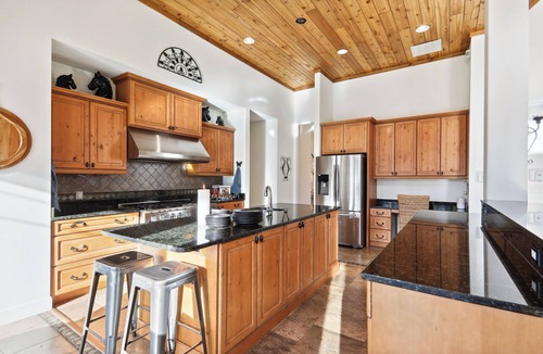 Sardis Villa | Luxe Mountain Villa with Hot Tub, Sauna, Fire Pit, Pool Table on 13 flat Acres.