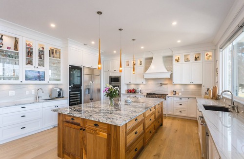 Langley House | luxurious 2- acre, 5000 sft custom-build house with private lake front