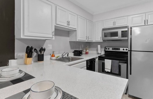 Crabtree Apartment | Luxurious 2 Bed Suite - in Raleigh!