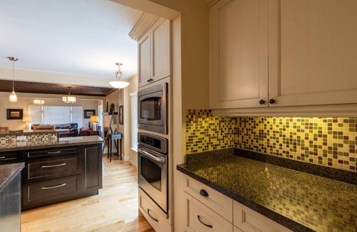 Windermere House | LUXURIOUS 5,500 sqft Home: 5 Br/5 Ba | PRIVATE Pool & Hot Tub | STEPS to Beach