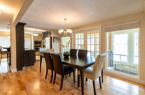 Windermere House | LUXURIOUS 5,500 sqft Home: 5 Br/5 Ba | PRIVATE Pool & Hot Tub | STEPS to Beach