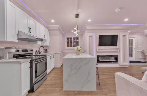 Town of Essex Apartment | Luxurious Castle Suite - Private & Peaceful Escape