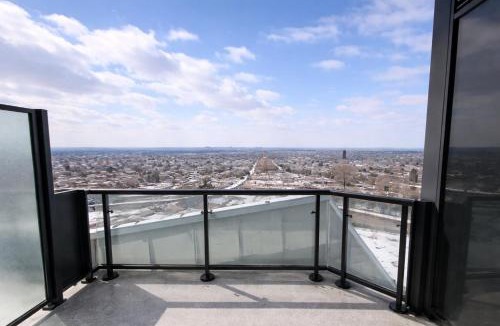 Kitchener Apartment | Luxurious Condo - Gym,Pool,Sauna,Bowling Alley,Hot Tub,Lounge