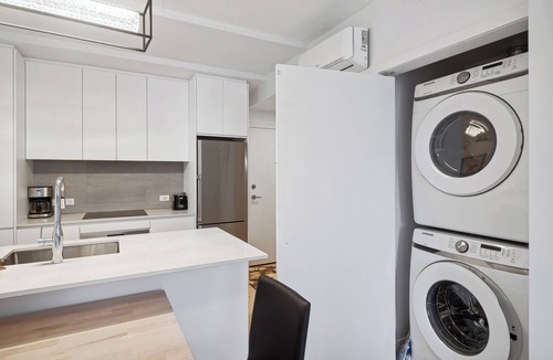 Downtown Montreal Apartment | Luxurious Downtown Condo, 3 minutes to the Metro