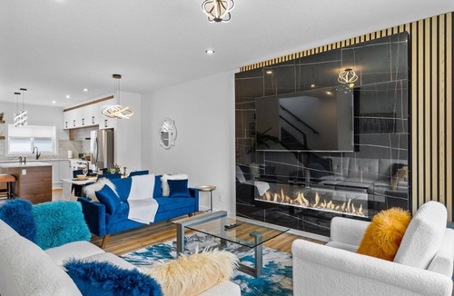 Edmonton House | ⭐Luxurious Downtown Duplex⭐ Magnificent ⭐Stylish ⭐Modern ⭐Sleeps 7