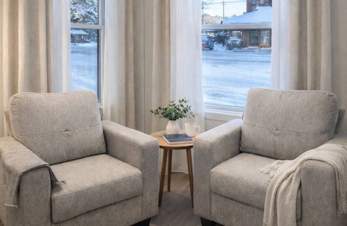 Moncton House | Luxurious house downtown Moncton - Sleeps 14- walking distance Avenir Center