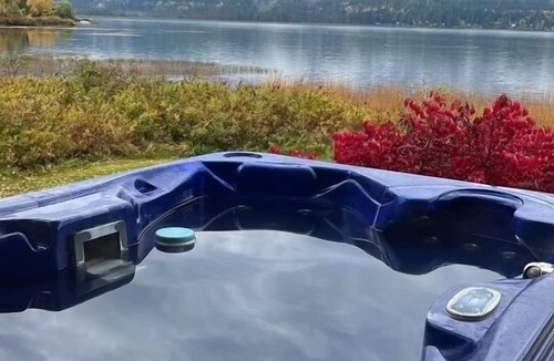 Lakelse House | Luxurious Lake Living