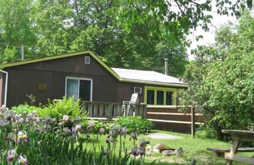 Frontenac Cabin | Luxurious Lakefront Cottage