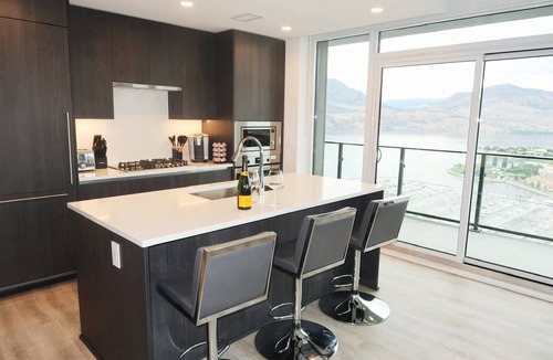 Downtown Kelowna Apartment | Luxurious Lakefront Living with Views! 2BR 2BA