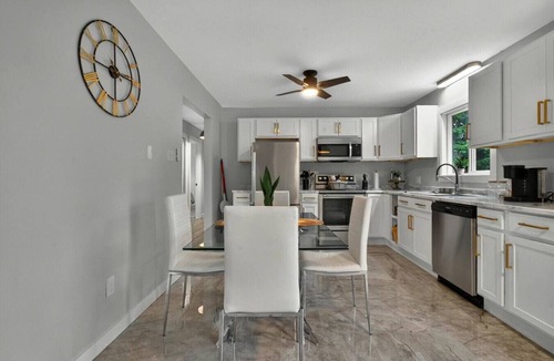 Moncton House | Luxurious Retreat in Moncton