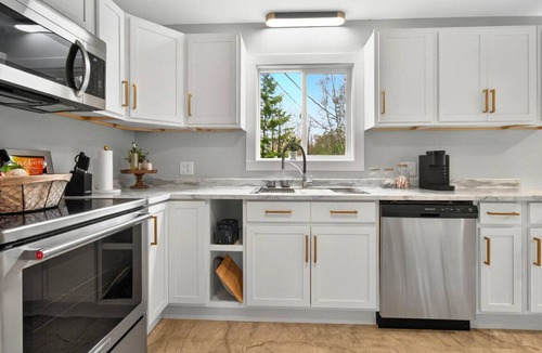 Moncton House | Luxurious Retreat in Moncton
