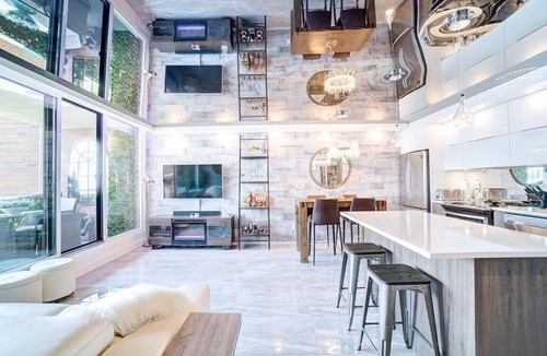 Hull Apartment | Luxurious river-view condo 2 minutes from Ottawa