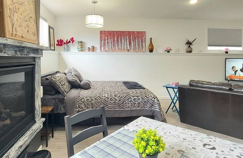 Grande Prairie Apartment | Luxurious Studio Haven - Newly Renovated for Your Comfort! 🌟