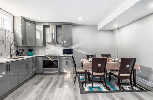 Evanston House | Luxurious two bedroom with one bathroom