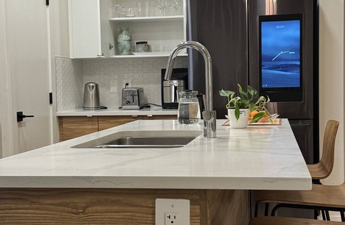 Southwest Edmonton House | Luxurious Urban Oasis House