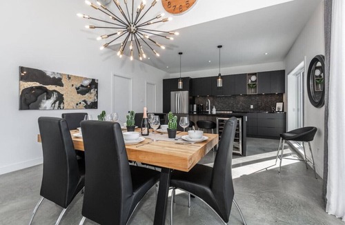 La Conception Ski Chalet | Luxurious Villa Tremblant 4 Bdrs w/Hot Tub B85