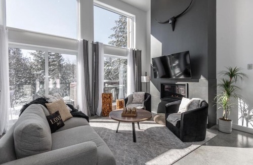 La Conception Ski Chalet | Luxurious Villa Tremblant 4 Bdrs W Hot Tub B85