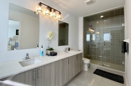 Whitby Apartment | Luxurious Waterfront Residence