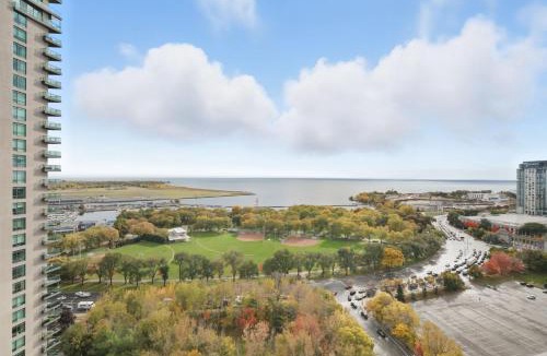Fort York Apartment | Luxury 2BR Condo with King Beds & Views