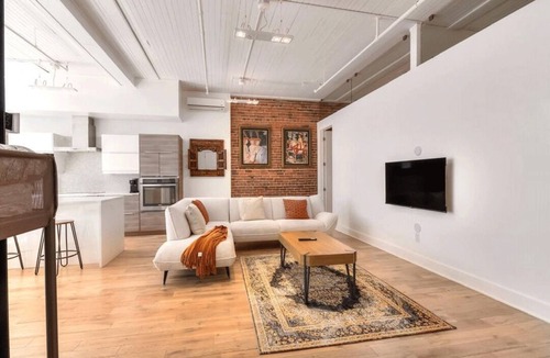 Old Montreal Apartment | Luxury 2BR in Old Port–Historic Charm & Chic Stay
