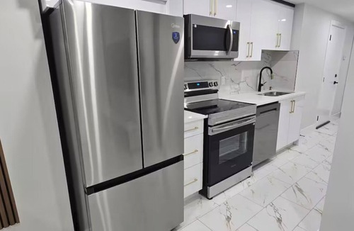 Leduc County House | Luxury 2BR Walkout Suite Pond View Near Airport