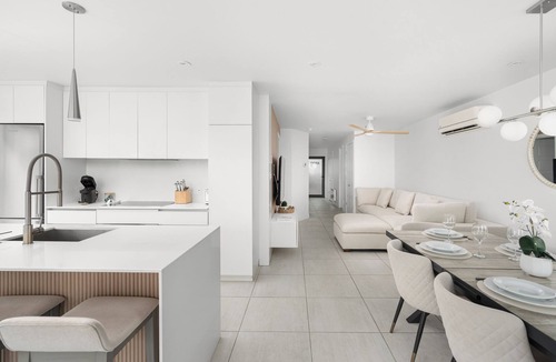 Laval Apartment | Luxury 2BR Waterfront Condo