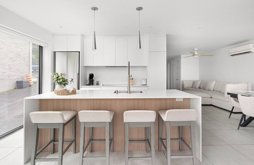 Laval Apartment | Luxury 2BR Waterfront Condo