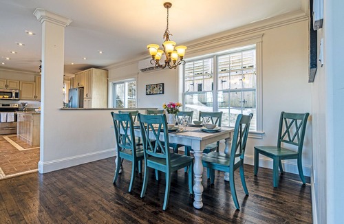 Halifax House | Luxury 3-Bedroom Furnished Home. View of NW Arm, close to DT (Min 28 days)