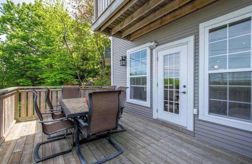 Halifax House | Luxury 3-Bedroom Furnished Home. View of NW Arm, close to DT (Min 28 days)